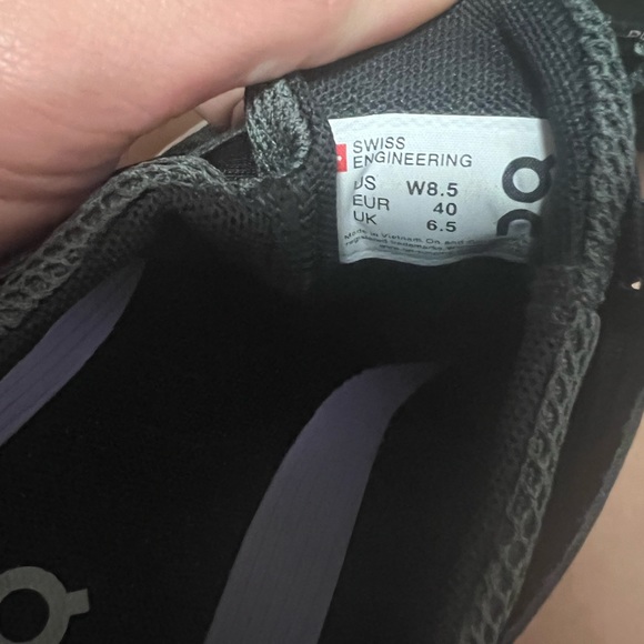 Oncloud Swifttech purple and black, women’s size 8.5 - Picture 4 of 4